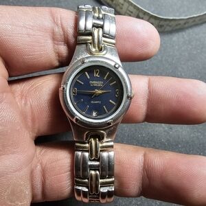 Embassy By Gruen Ladies Quartz Watch Silver Tone Blue Dial Working GEM1102 shows